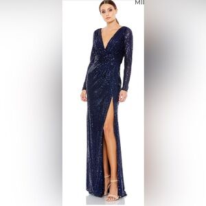 Mac Duggal 26490
Navy Long-Sleeve sequin Long Formal gown sz 16